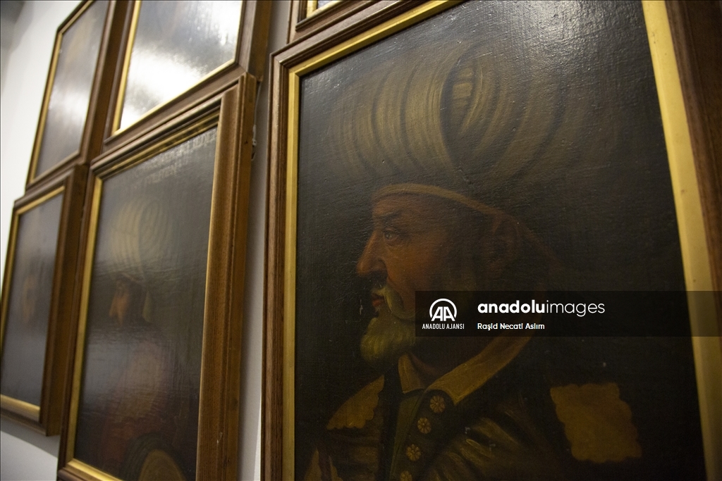 İskoçya'daki bir malikanenin çatı katında bulunan 5 Osmanlı padişahının portresi satışa sunulacak