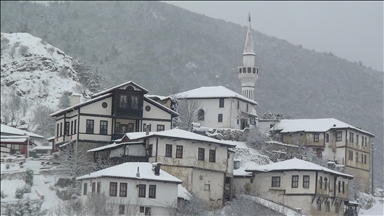 بارش زیبای برف در شهرستان تاریخی تاراکلی
