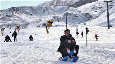 استقبال گردشگران از پیست اسکی «شاه داغ» در آذربایجان