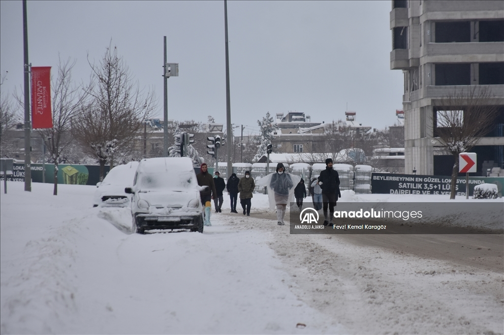 Gaziantep'te kar yağışı hayatı olumsuz etkiliyor