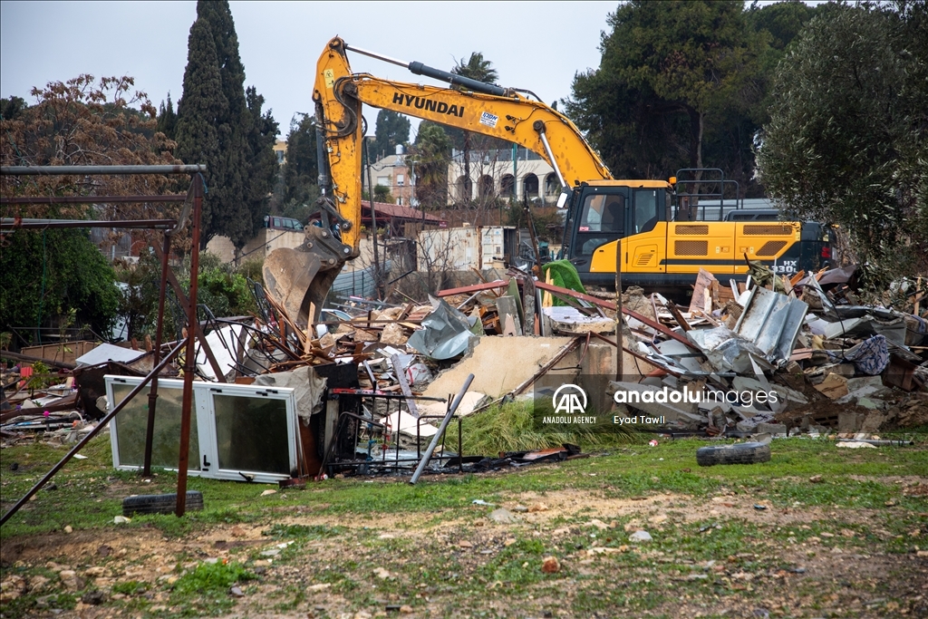 الشرطة الإسرائيلية تهدم منزل عائلة صالحية بالقدس بعد اقتحامه