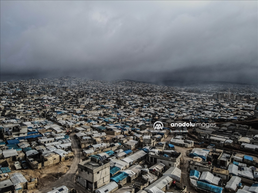 Çadırlarda yaşayan Suriyelilerin kışla çetin sınavı sürüyor