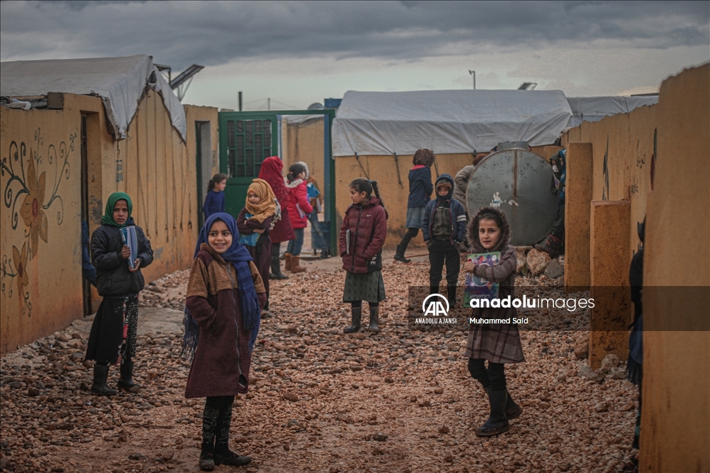 Çadırlarda yaşayan Suriyelilerin kışla çetin sınavı sürüyor