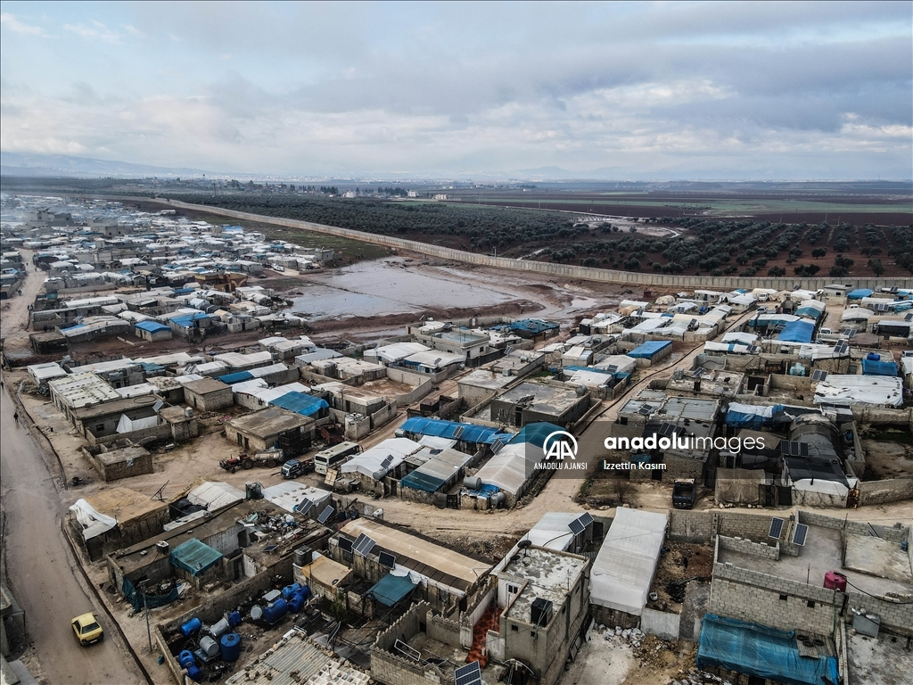 Çadırlarda yaşayan Suriyelilerin kışla çetin sınavı sürüyor