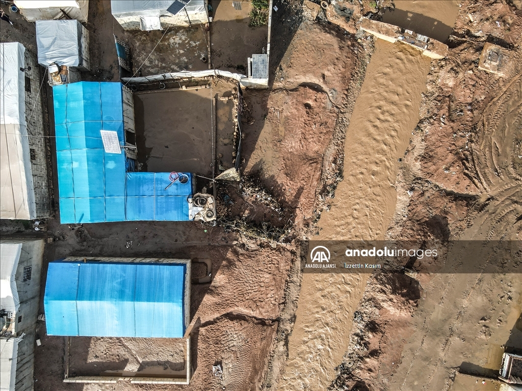 Çadırlarda yaşayan Suriyelilerin kışla çetin sınavı sürüyor