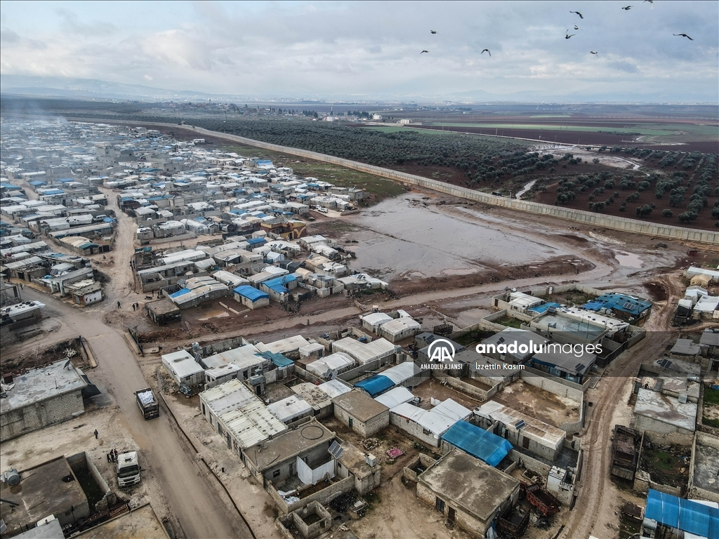 Çadırlarda yaşayan Suriyelilerin kışla çetin sınavı sürüyor
