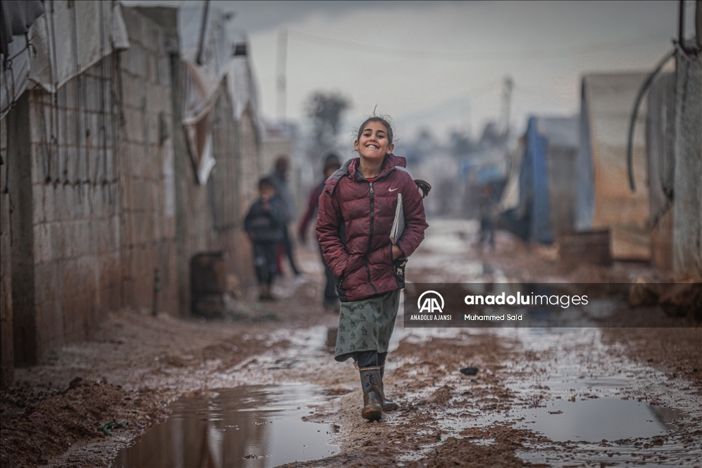 Çadırlarda yaşayan Suriyelilerin kışla çetin sınavı sürüyor