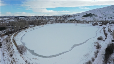Sivas'ta Kızılırmak ile Serpincik Göleti buz tuttu