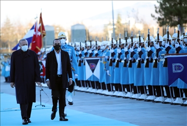 El presidente de Turquía recibe a su homólogo de El Salvador en Ankara