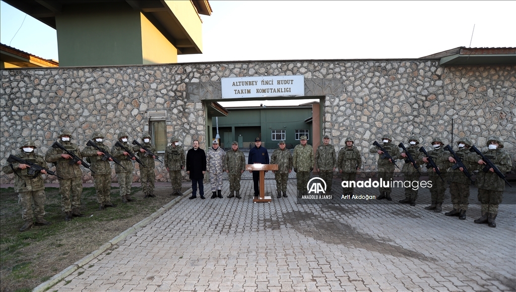 Milli Savunma Bakanı Akar beraberindeki TSK komuta kademesi ile sınırın "sıfır noktasında"