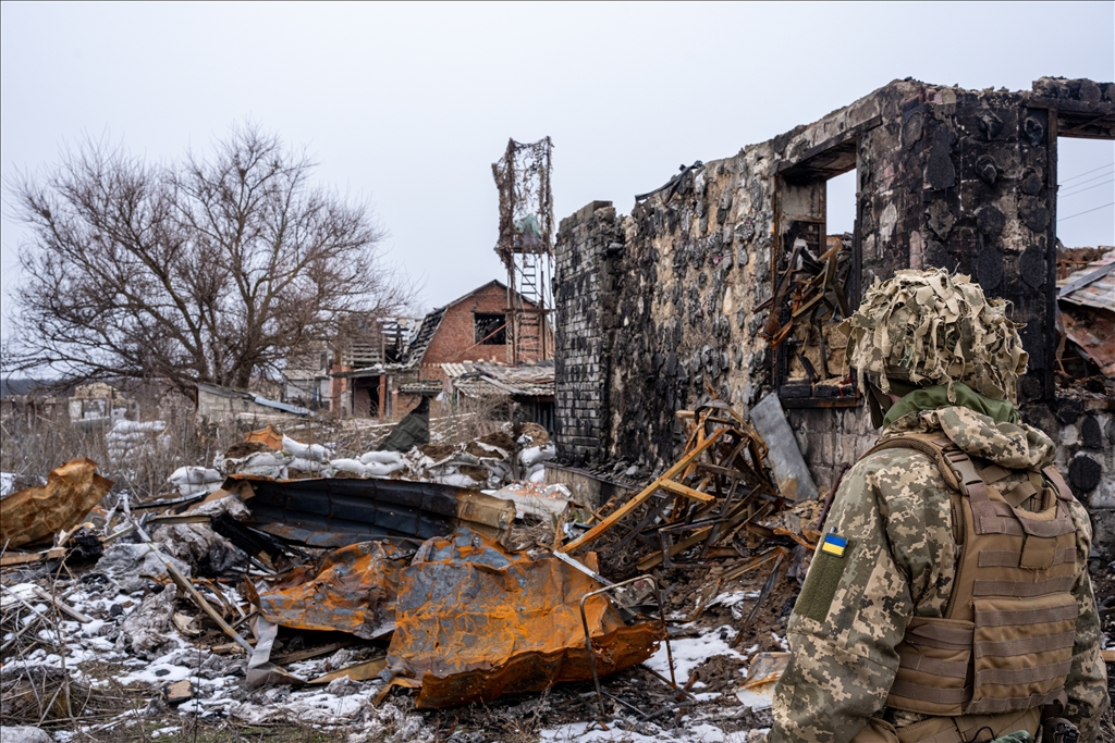 AA filmon vijën e frontit në zonën Stanytsia Luhanska në Donbas të Ukrainës