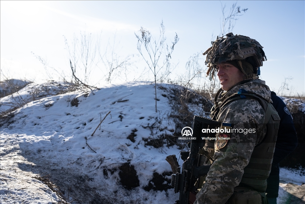 Donetsk yakınlarındaki cephe hattında görev yapan Ukraynalı askerler
