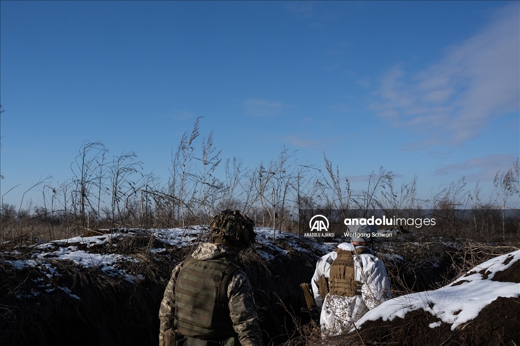 Donetsk yakınlarındaki cephe hattında görev yapan Ukraynalı askerler