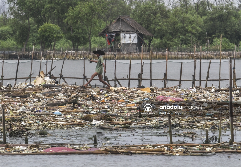 Sampah Penuhi Pantai Tanjung Burung Sepanjang 15 Km Anadolu Agency