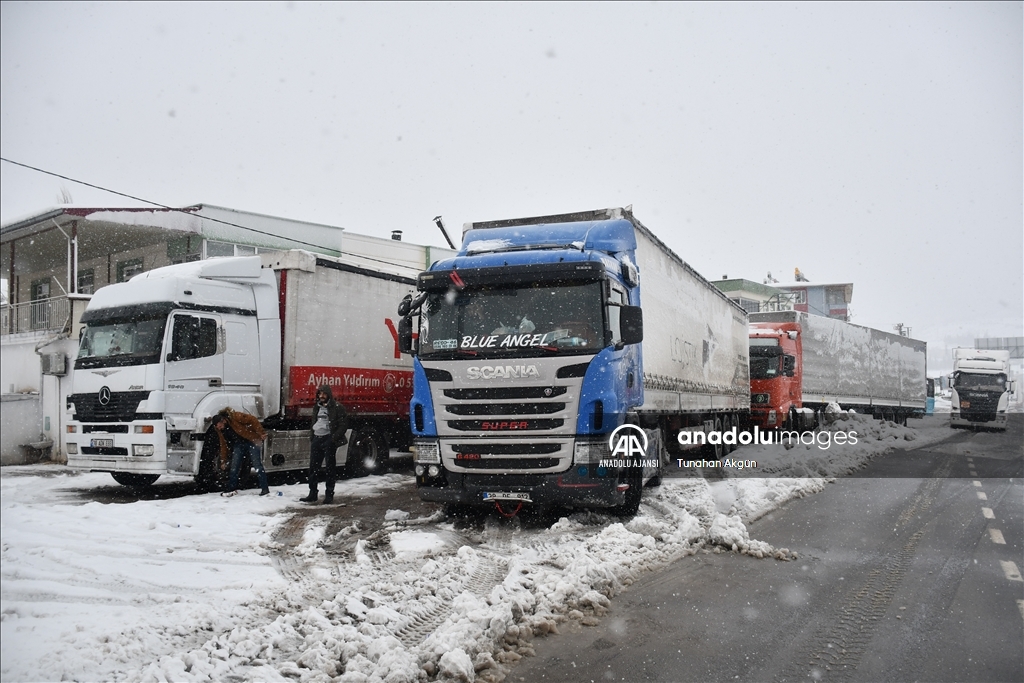  Kahramanmaraş-Kayseri kara yolu kar nedeniyle ulaşıma kapandı