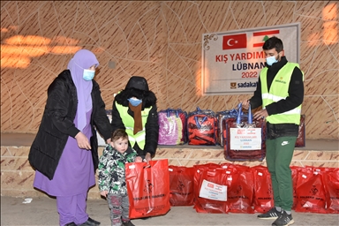 بتمويل تركي.. إغاثة عاجلة للاجئين سوريين بلبنان لمواجهة العاصفة