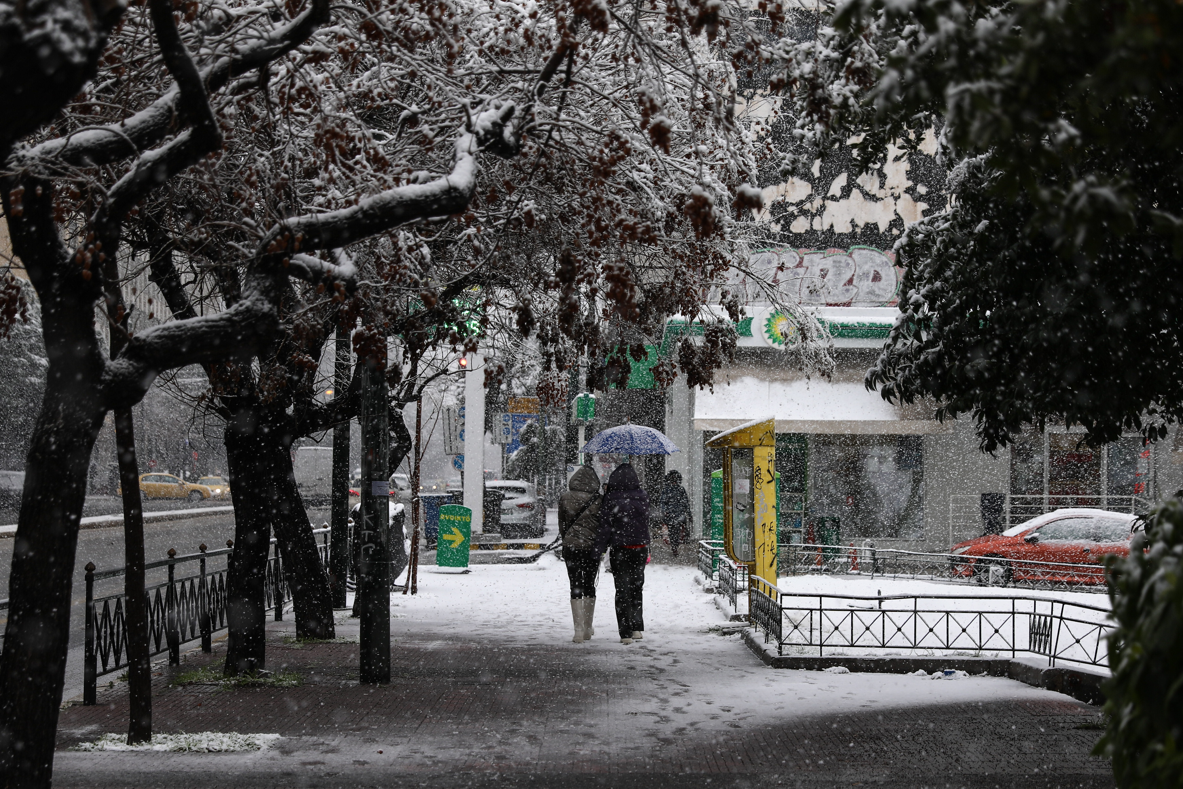 Atina'da kar yağışı