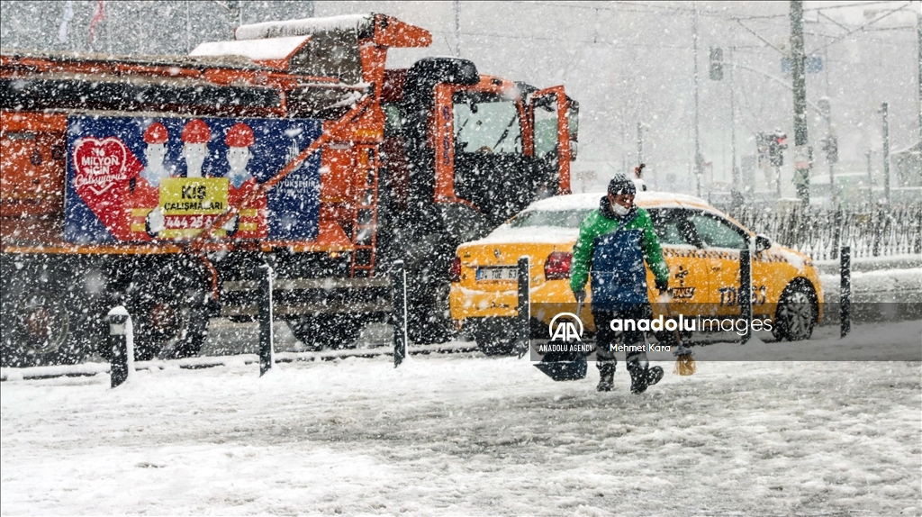 اشتداد وتبرة هطول الثلوج في إسطنبول