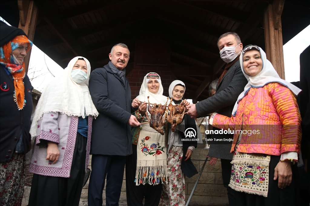 "عيد الأوز".. تقليد ورمز للمحبة في قرى "قوجه إيلي" التركية