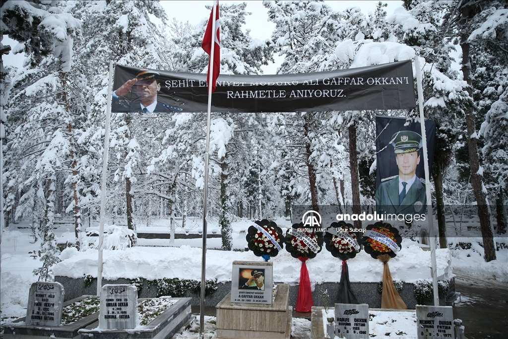 Şehit Emniyet Müdürü Ali Gaffar Okkan mezarı başında anıldı