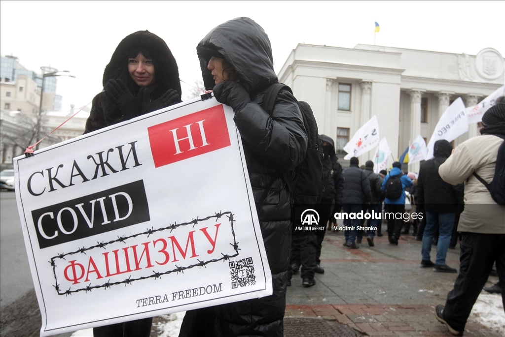 В Украине прошли акции протеста против вакцинации от COVID-19
