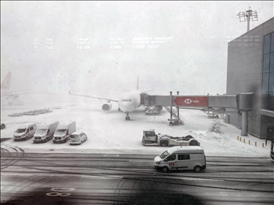 تعليق رحلات الطيران في مطار إسطنبول بسبب الثلوج