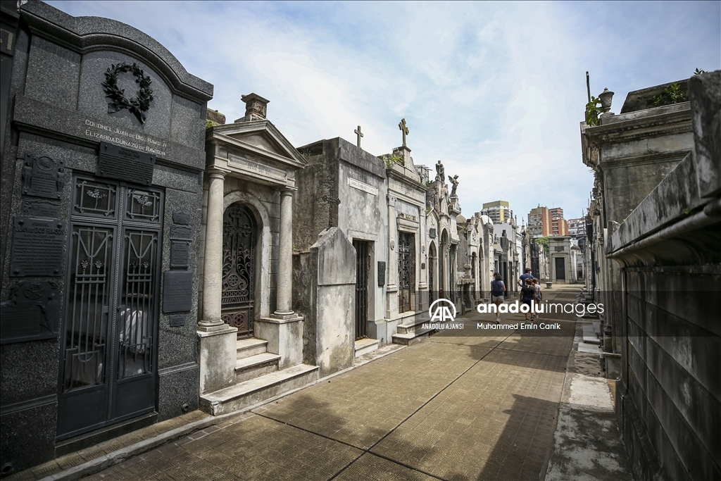 Arjantin'de bir turistik mezarlık: Recoleta Mezarlığı