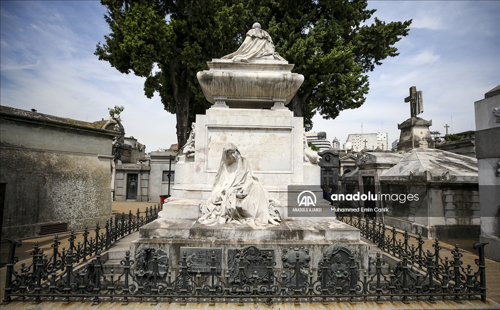  Arjantin'de bir turistik mezarlık: Recoleta Mezarlığı