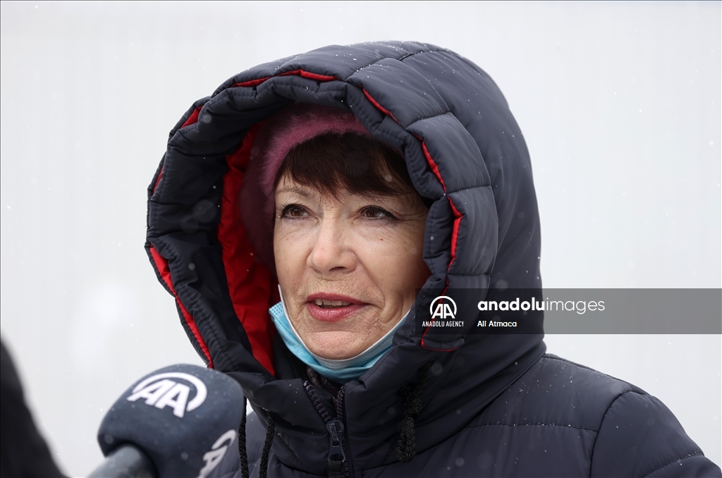 يأمل المواطنون الأوكرانيون في مدينة أفدييفكا باستتباب السلام في ظل الأنباء المتواترة عن احتمالية هجوم روسي على بلادهم، والمدينة هي إحدى أقرب النقاط إلى خط التماس بين الانفصاليين الموالين لموسكو والجيش الأوكراني.