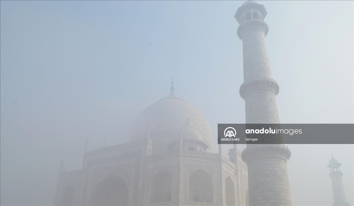 Hindistan'ın Agra kentinde sisli hava