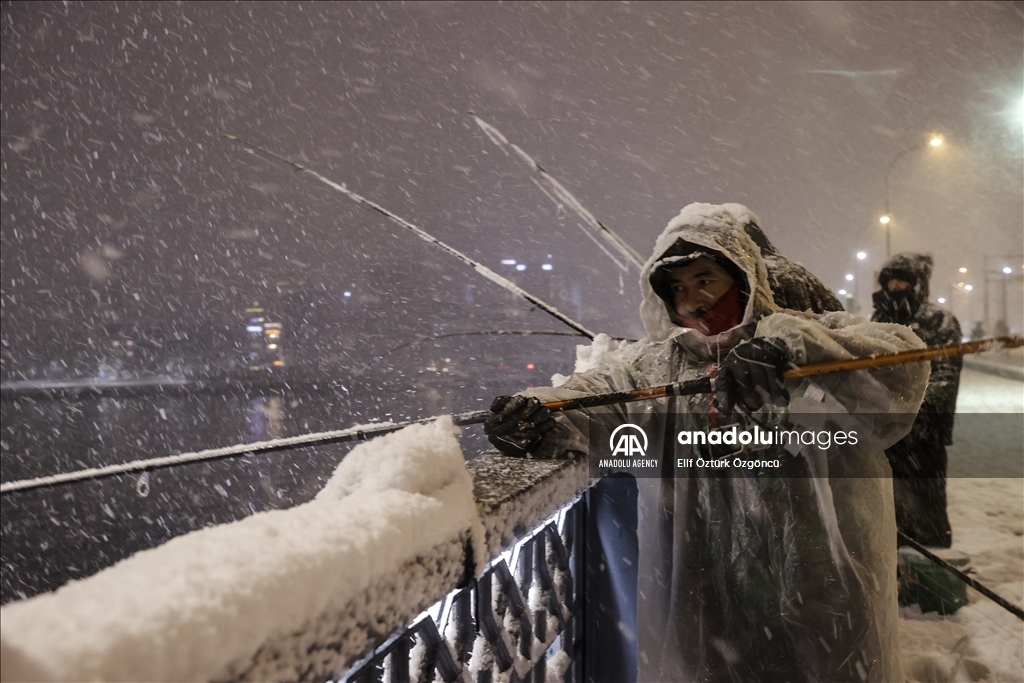 Heavy snow hits Turkiye’s Istanbul
