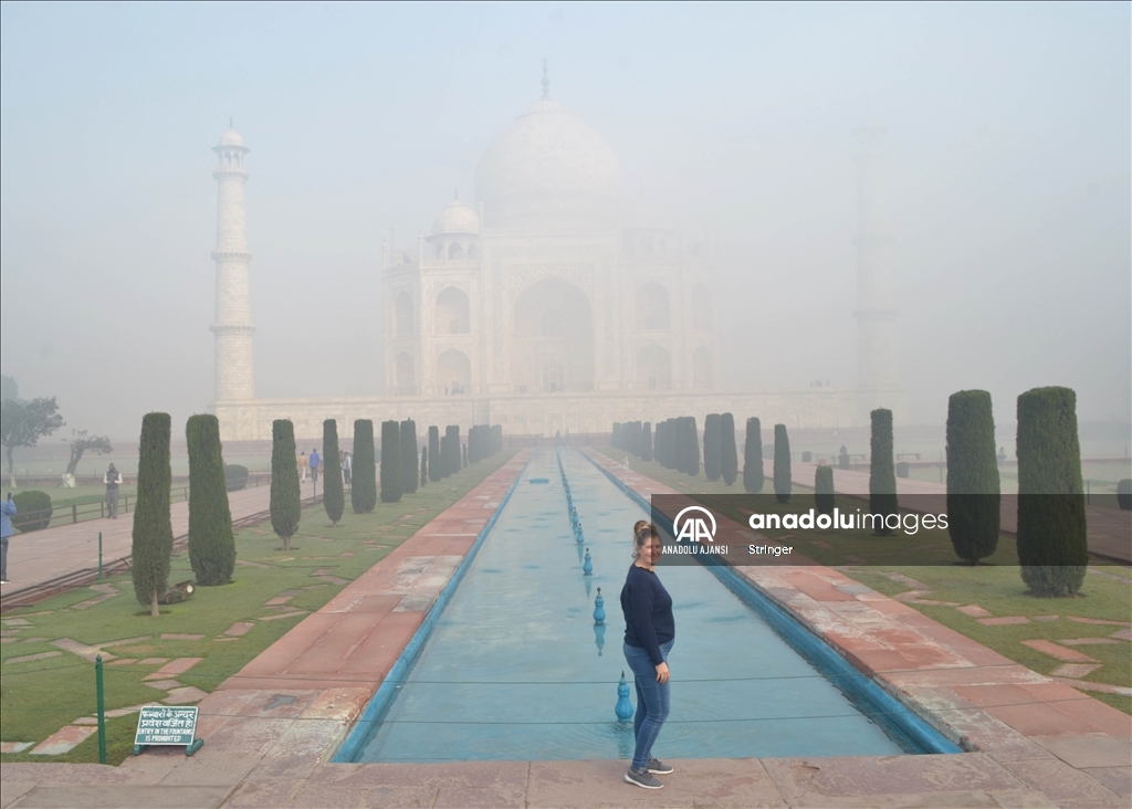 Hindistan'ın Agra kentinde sisli hava