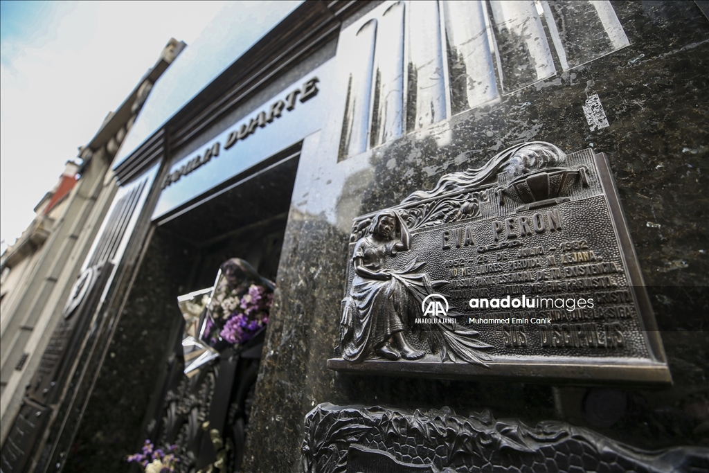 Arjantin'de bir turistik mezarlık: Recoleta Mezarlığı