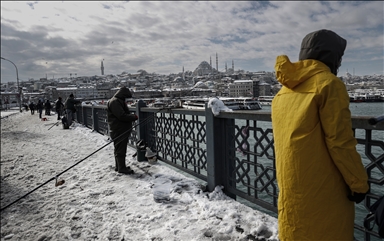Beklenen kar İstanbul'u esir aldı