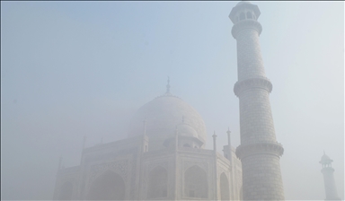 Hindistan'ın Agra kentinde sisli hava