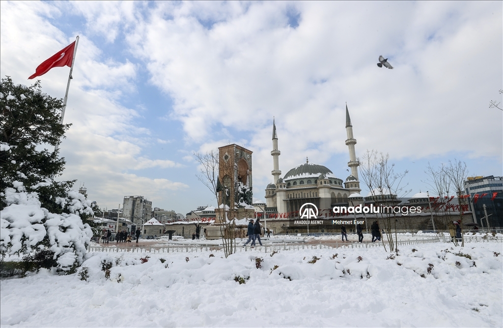 بارش زیبای برف در استانبول 
