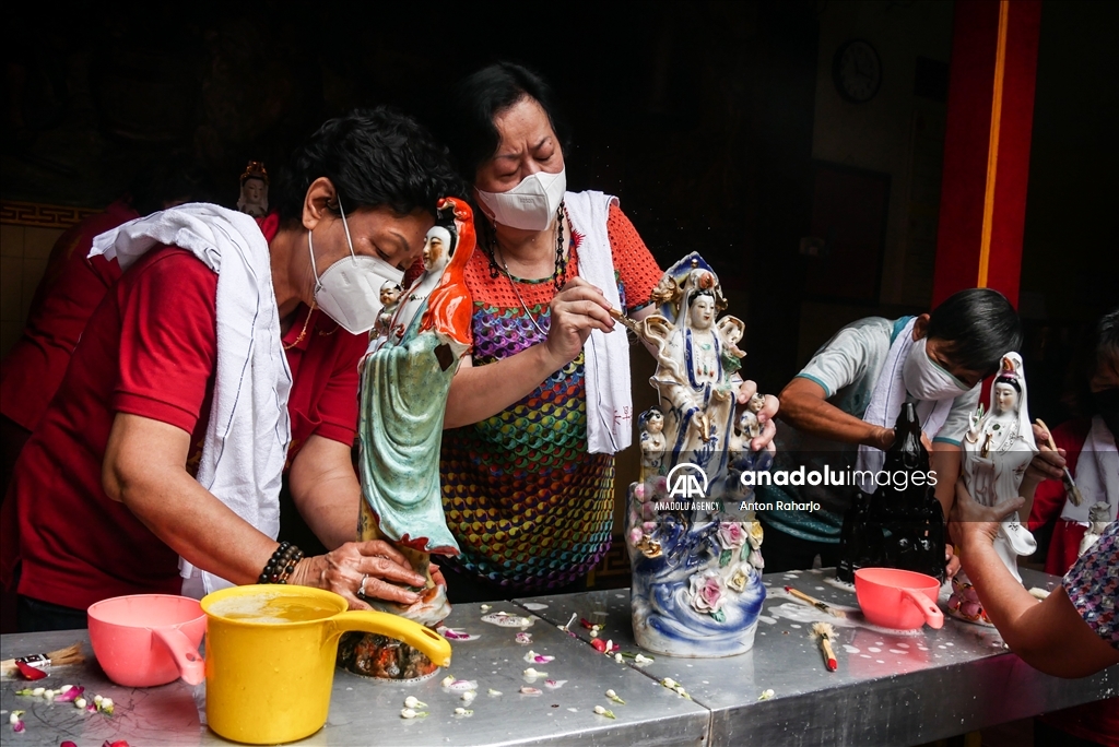 Ritual pencucian patung jelang Tahun Baru Imlek di Bogor