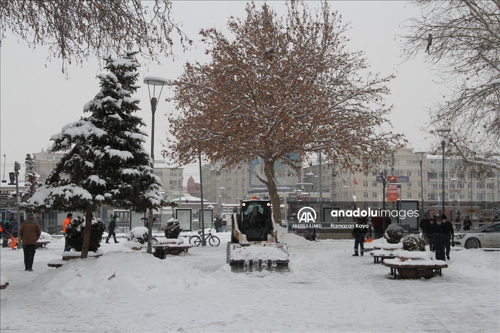 İç Anadolu'da kar yağışı etkili oldu