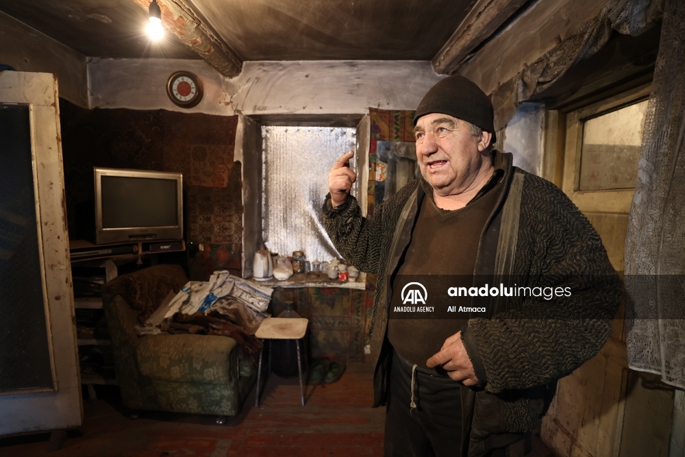 Ucraniano se niega a abandonar su casa afectada por las tensiones con Rusia