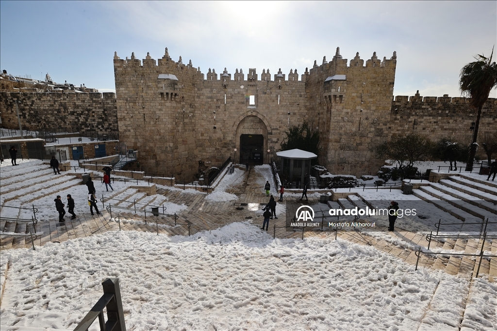 Berfa ku li Qudsê barî li Mescîda Eqsayê bû sedema kêfxweşiyê