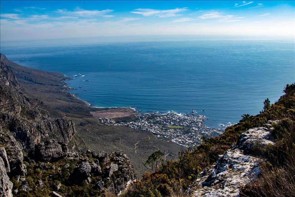 Mali mbi Cape Town, një nga destinacionet më të njohura turistike në Afrikë