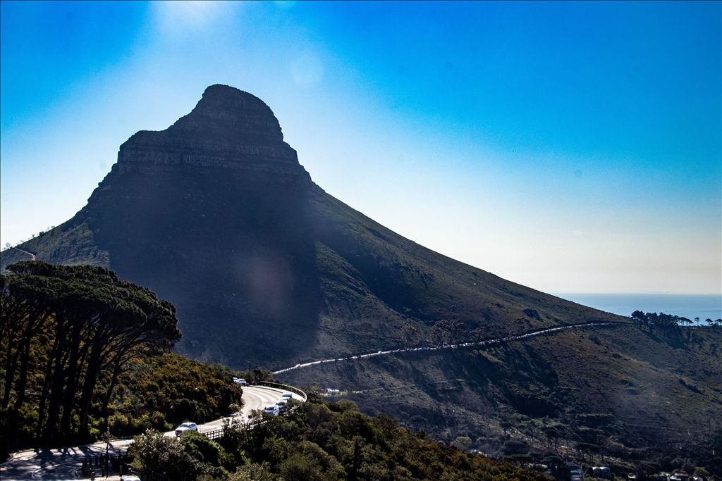 Mali mbi Cape Town, një nga destinacionet më të njohura turistike në Afrikë