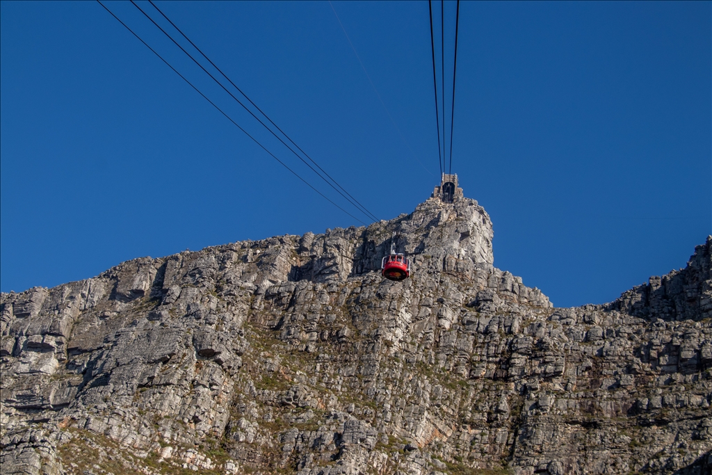Mali mbi Cape Town, një nga destinacionet më të njohura turistike në Afrikë