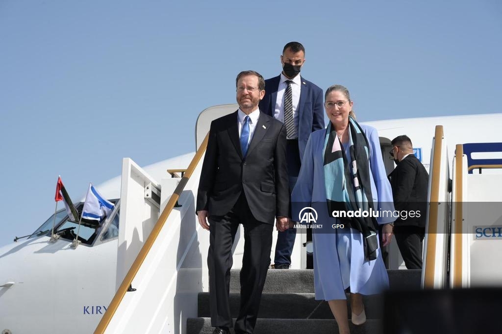 الرئيس الإسرائيلي يصل الإمارات في زيارة هي الأولى من نوعها