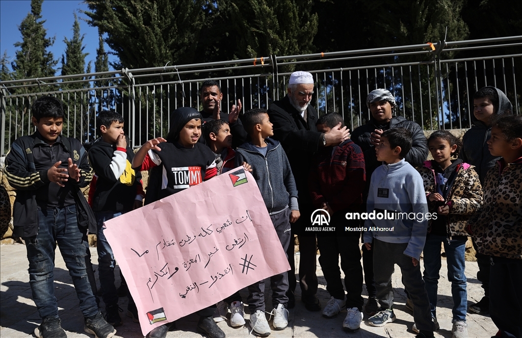 يتظاهر العشرات من العرب من جميع أنحاء البلاد أمام مكتب رئيس الوزراء من أجل حق البدو في العيش بكرامة في النقب