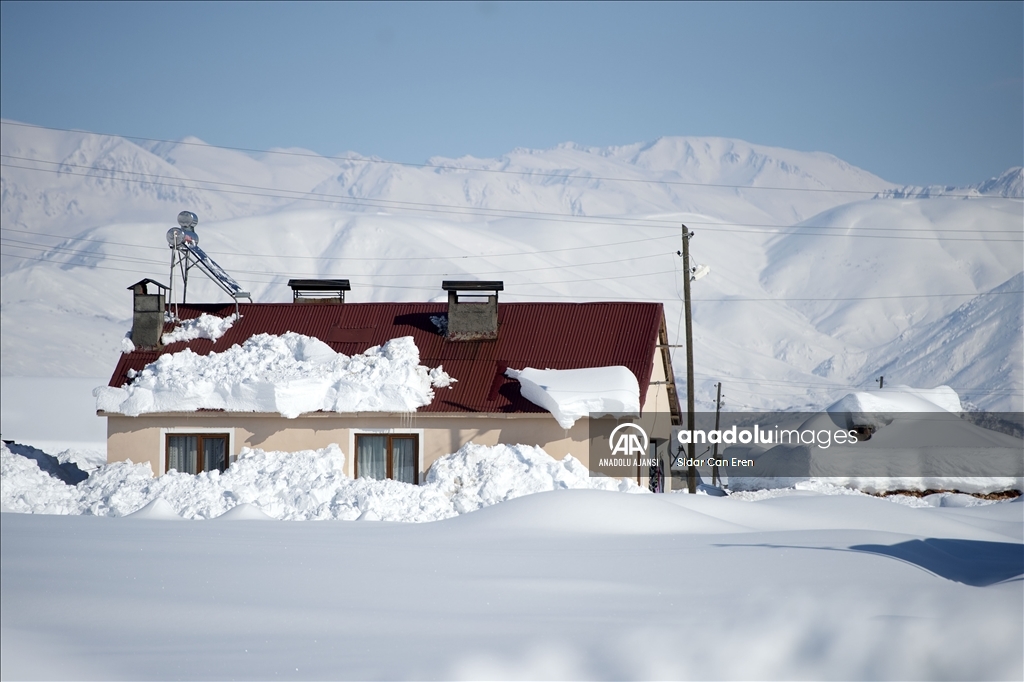 Tunceli'nin Ovacık ilçesinde kar kalınlığı 2 metreyi aştı