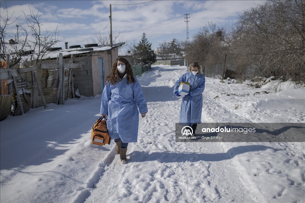 Mobil ekipler Kovid-19 aşılamasını kar kış demeden durmaksızın sürdürüyor