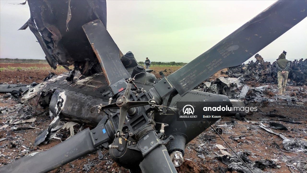 سوريا.. الأناضول ترصد مروحية دمرها الجيش الأمريكي تابعة له