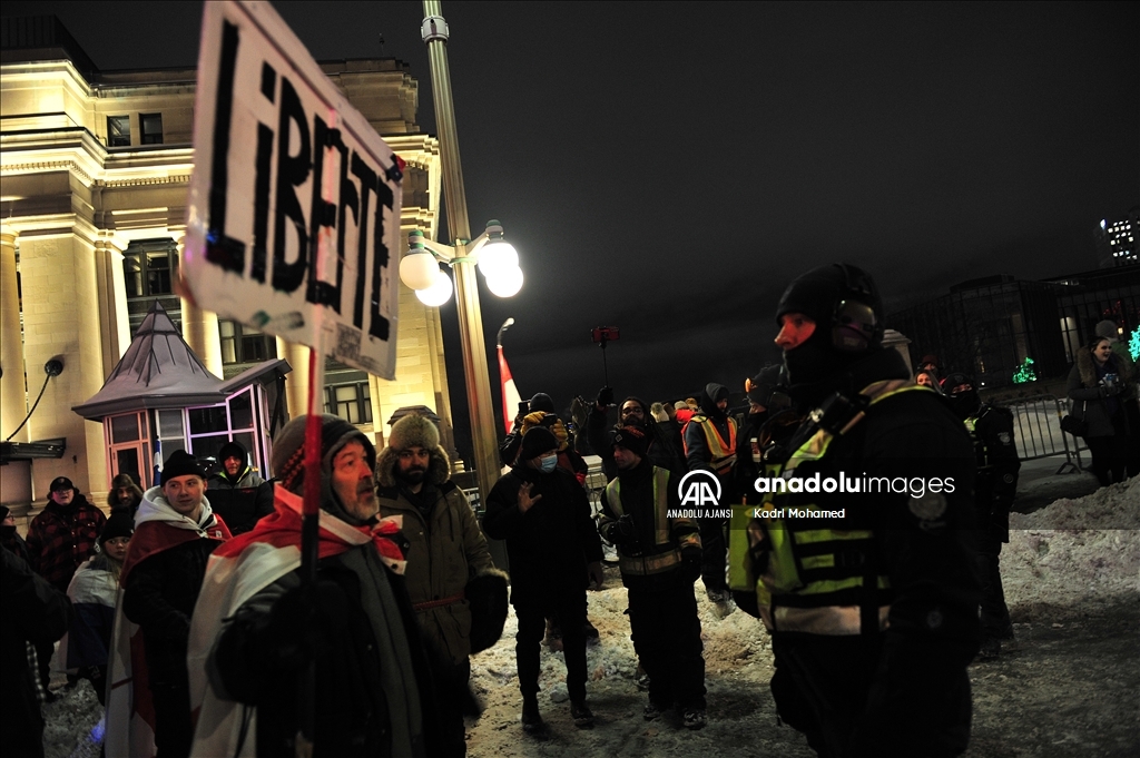 Kanada'da aşı karşıtı kamyon sürücülerinin protestosu devam ediyor