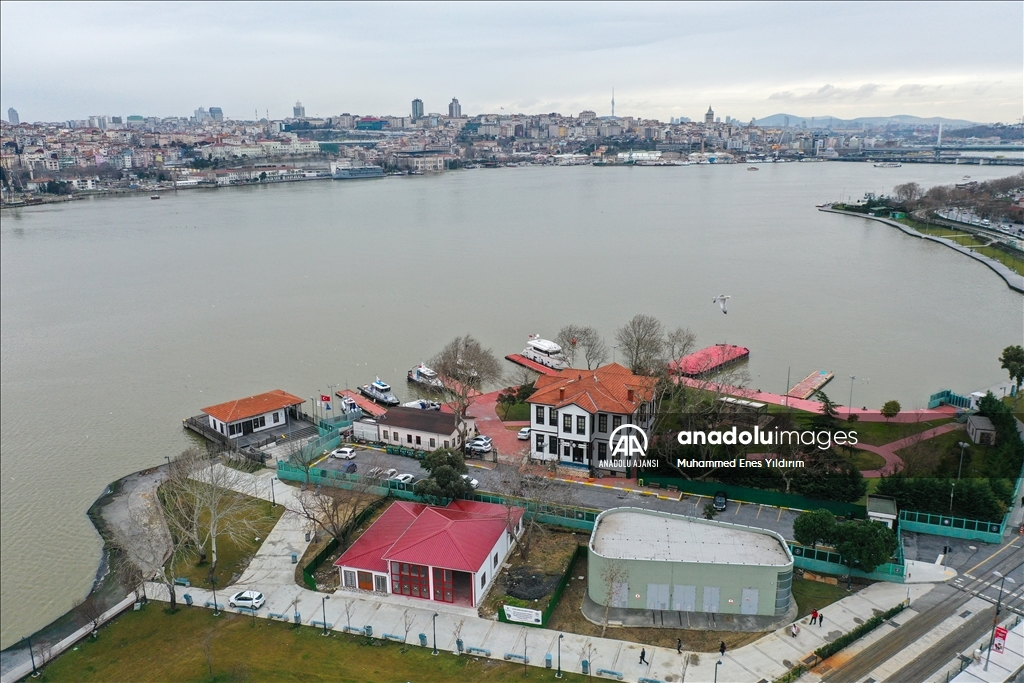 Haliç'te suyun rengi kahverengiye dönüştü